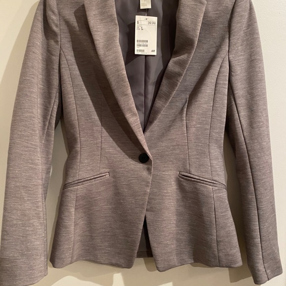 NWT H&M Grey Ladies Blazer in Grey in Size 4 - Picture 3 of 3